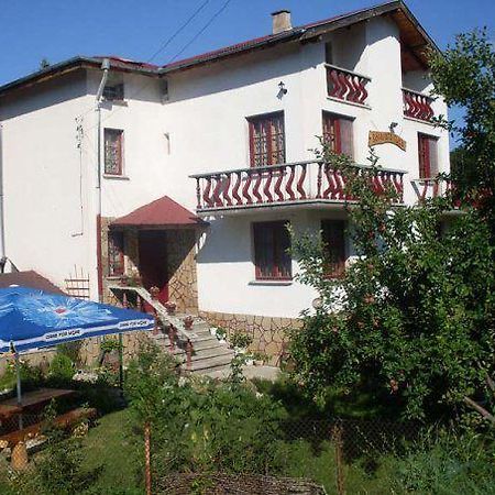 Veselata Guest House Долішня Баня Екстер'єр фото